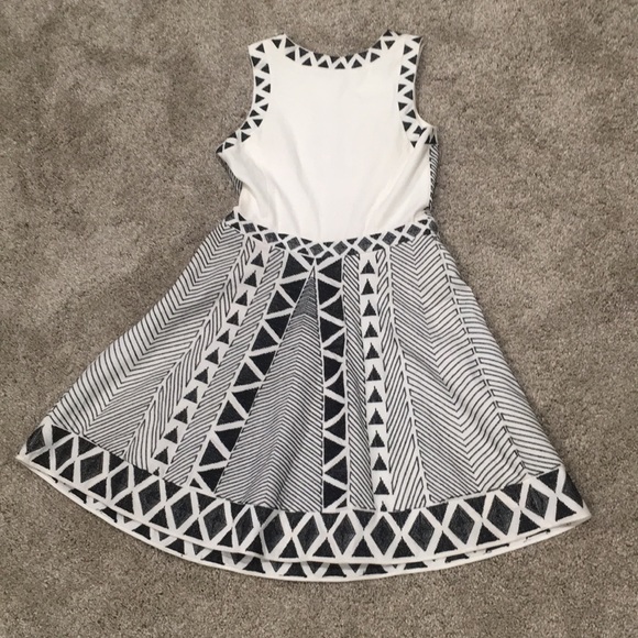 Parker fit flare embroidered geometric dress - Picture 7 of 8